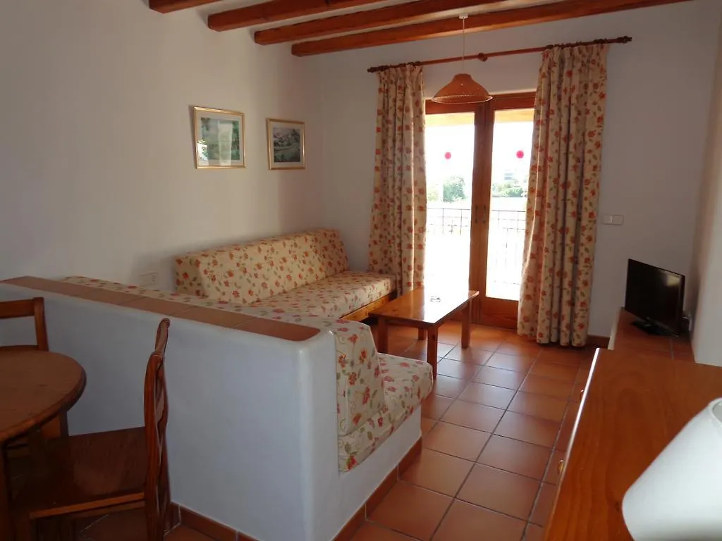 Apartamentos Los Pinares Benet Santa Eulalia del Río 0*,  España